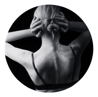 Illustration for article titled Hyper-realistic paintings look like huge double-exposure photos